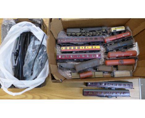 00 gauge model rail and rolling stock including Hornby 9F 2-10-0 loco, four 100 ton bogie tank trucks, four wagons with loads