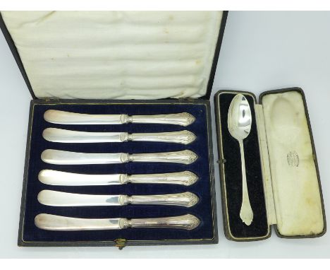 A cased set of six silver handled knives and a cased silver spoon, spoon 22g