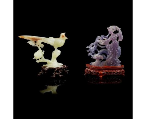 紫水晶雕神人與龍及蛇紋石雕雙鳥擺件（一組兩件）comprising: an amethyst quartz carving of a goddess taming a dragon; and a serpentine carving of two b