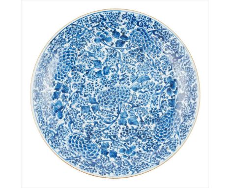 BLUE AND WHITE CHARGER KANGXI PERIOD 康熙 青花牡丹葡萄紋大盤the interior decorated with luscious stemming peonies reserved on the ground