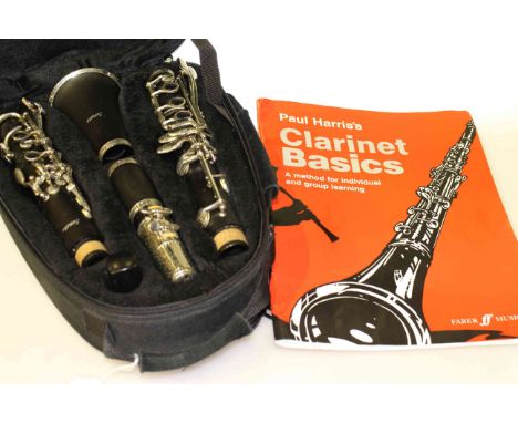 Sonata clarinet with case and book