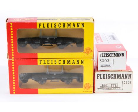 4 Fleischmann Wagen, Spur H0, Alterungsspuren, je im leicht besch. OK, meist Z 2-3