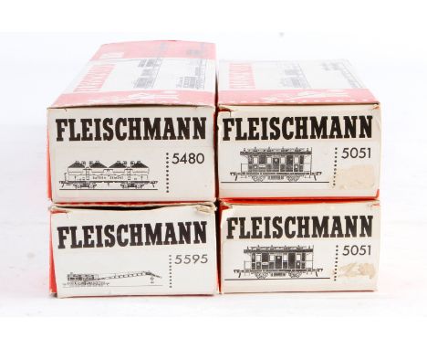 4 Fleischmann Wagen, Spur H0, Alterungsspuren, je im OK, meist Z 2-3