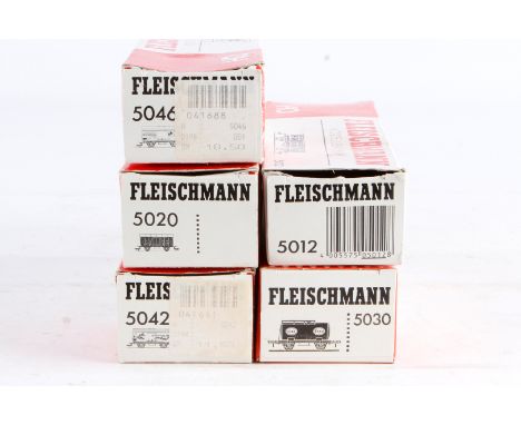 5 Fleischmann Wagen, Spur H0, Alterungsspuren, je im OK, meist Z 2-3