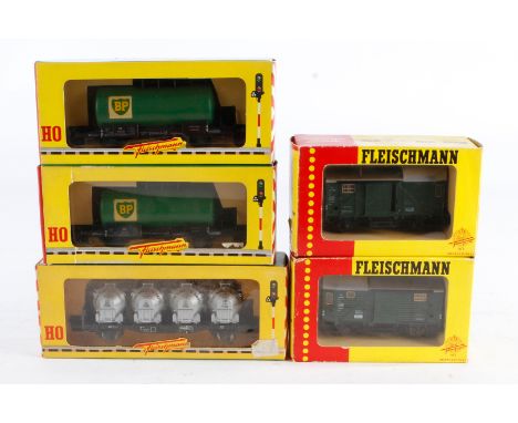 5 Fleischmann Wagen, Spur H0, Alterungsspuren, je im OK, meist Z 2-3