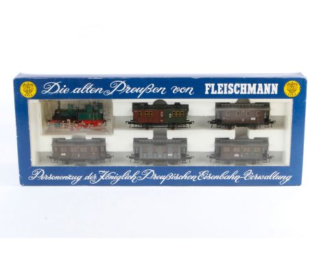 Fleischmann Zugpackung 4882, Spur H0, 6-teilig, Alterungsspuren, im leicht besch. OK, sonst noch Z 2