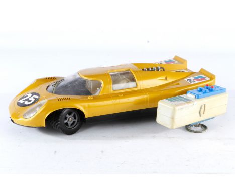 Gama Porsche 4921, Maßstab 1:12, Kunststoff, mit Fernsteuerung, Alterungsspuren, L 34,5, Z 3