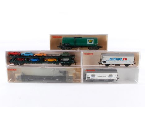 5 Fleischmann Güterwagen, Spur H0, Alterungsspuren, je im tw besch. und NV OK, meist Z 2-3