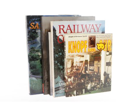 5 Bücher, 4 über Eisenbahn und 1 Steiff-Buch, Alterungsspuren