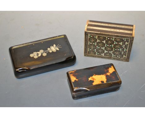 A 19th century horn snuff box; another, lacquer; an Anglo-Indian Jadeli-type stamp box (3)