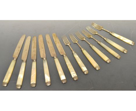A set of six pairs of George III silver fruit knives and forks, mother of pearl hafts, James Crawshaw, Sheffield 1819 
 Condi
