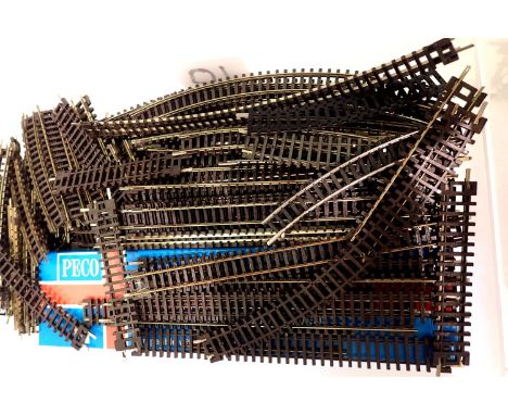 Quantity of Peco set track pieces, straights and curves. P&amp;P Group 1 (£14+VAT for the first lot and £1+VAT for subsequent