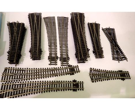 Selection of good used Peco OO points; x7 L/H short, x7 L/H medium, x1 L/H long, x3 R/H short, x11 R/H medium, x1 R/H long, x