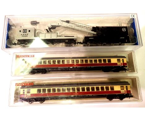 Fleischmann N gauge German Railways coaches 8163 cream/red x2 and a Bachmann N gauge crane Santa Fe Livery. P&amp;P Group 1 (