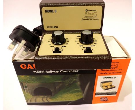 Gaugemaster model D twin track controller. P&amp;P Group 2 (£18+VAT for the first lot and £3+VAT for subsequent lots) 