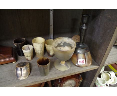 A collection of horn items,&nbsp;to include a hoof mounted candlestick. 