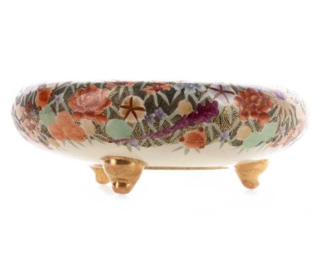 JAPANESE SATSUMA MILLEFIORI FOOTED BOWL,late 19th/early 20th century, raised on three gilt shaped feet with mark to base, 22c