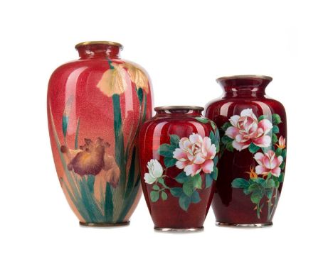 TWO GRADUATED JAPANESE GINBARI AND CLOISONNE ENAMEL VASES,Meiji/Taisho Period, both decorated with rose bloom against a deep 