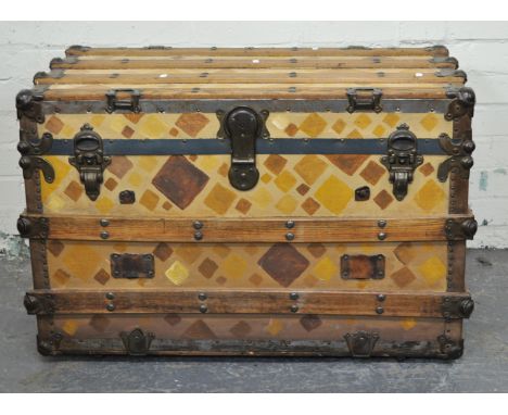 Wooden slatted cabin trunk, width 84cm, depth 50cm, height 54cm.