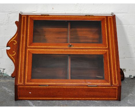 Edwardian mahogany hanging corner cabinet, satinwood stringing and bracket, width 62cm, depth 38cm, height 74cm.