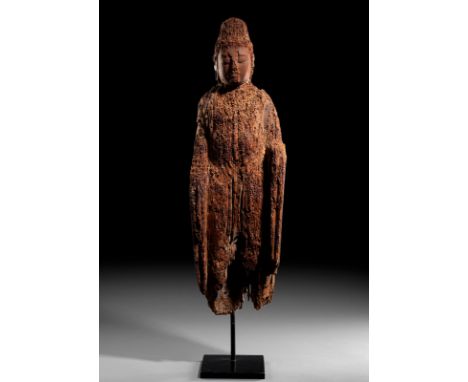 Torso eines Bodhisattva aus HolzJapan, Heian-PeriodeH. 94 (114) cmStehend, in leichtem Kontrapost, mit kaum sichtbar vorgewöl