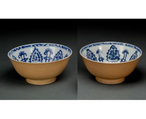 Paar unterglasurblau dekorierte Schalen mit 'Café-au-Lait'-Glasur auf der Aussenseite aus der Sammlung GoldschlagerChina, Lin