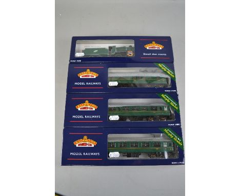 A BOXED BACHMANN OO GAUGE N CLASS LOCOMOTIVE, unnumbered in C.I.E. green livery (s.d.) (32-150V) with instruction in box for 