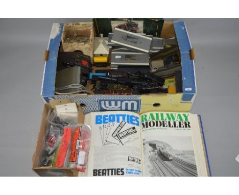 A QUANTITY OF OO GAUGE MODEL RAILWAY ITEMS, to include constructed Kitmaster and Airfix locomotive kits (s.d.), one with box 