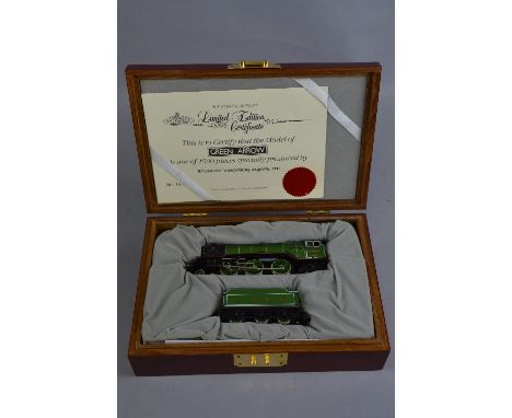A BACHMANN OO GAUGE CLASS V2 LOCOMOTIVE, 'Green Arrow' No.800, L.N.E.R. green livery, 9ct gold nameplate (31-550) (Code 3/4 r