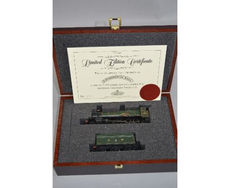 A BACHMANN OO GAUGE HALL CLASS LOCOMOTIVE, 'Raveningham Hall' No.6960, G.W.R. green livery, 9ct nameplate (31-779), Limited E