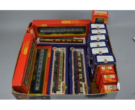 A QUANTITY OF BOXED OO GAUGE ROLLING STOCK, to include Tri-ang Hornby, Hornby and Bachmann, some wear to boxes (16)