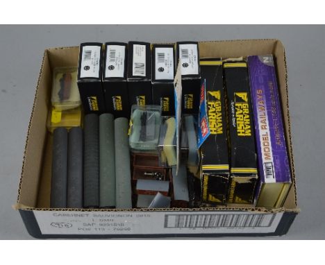 A QUANTITY OF BOXED AND UNBOXED N GAUGE ROLLING STOCK, Grafar, Graham Farish by Bachmann, Dapol, Peco, etc, some of the unbox