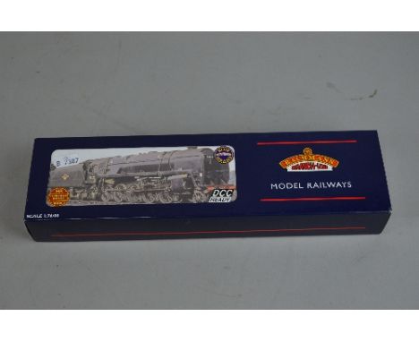 A BOXED BACHMANN OO GAUGE CLASS 9F LOCOMOTIVE, 'Evening Star', No.92220, B.R. green livery (32-850), Heritage Range model pro