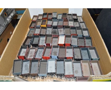 A LARGE QUANTITY OF BOXED, UNBOXED AND ASSORTED BACHMANN OO GAUGE OPEN WAGONS, assorted types includes many sets of coal wago