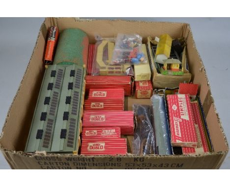 A QUANTITY OF BOXED AND UNBOXED HORNBY DUBLO ROLLING STOCK AND ACCESSORIES, to include part boxed Class R1 Tank Locomotive, N