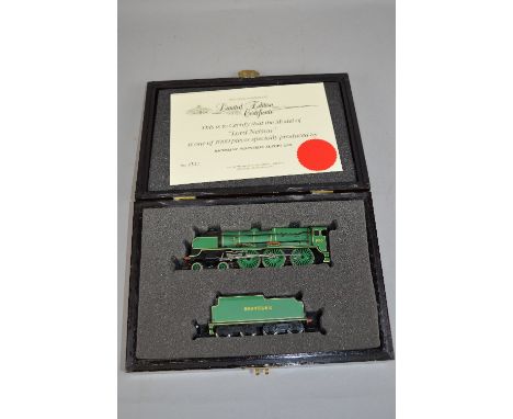 A BACHMANN OO GAUGE LOCOMOTIVE, 'Lord Nelson', No.850, S.R. green livery, 9ct gold nameplates (31-400), Limited Edition, comp