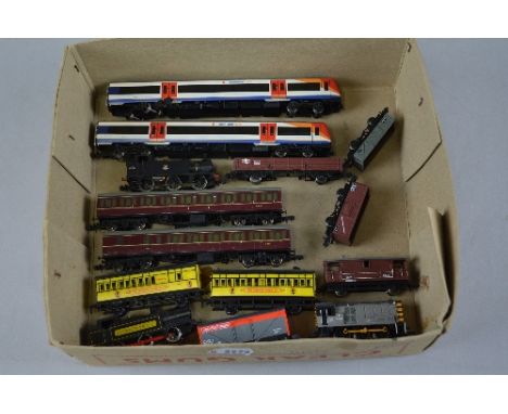 A QUANTITY OF UNBOXED AND ASSORTED N GAUGE LOCOMOTIVES AND ROLLING STOCK, to include Graham Farish by Bachmann Class 170 two 