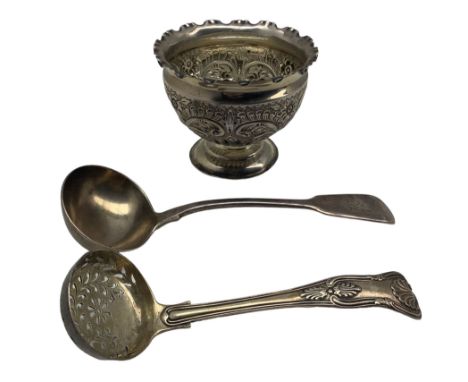 Silver pedestal bowl engraved with the crest of the Worshipful Company of Mercers D10cm x H8cm Sheffield 1904 Maker Levesley 