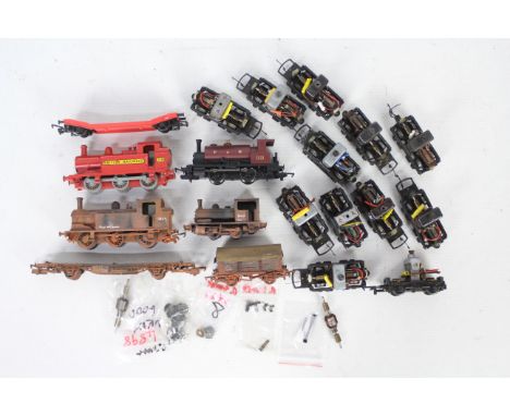 Hornby - Lima - Kitmaster - A collection of OO gauge locos and spares including an 0-4-0 Saddle Tank operating number 33, a w