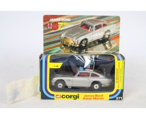 Corgi - James Bond - A boxed 007 Aston Martin DB5 in 1:36 scale # 271. The car appears in Mint condition with all features wo