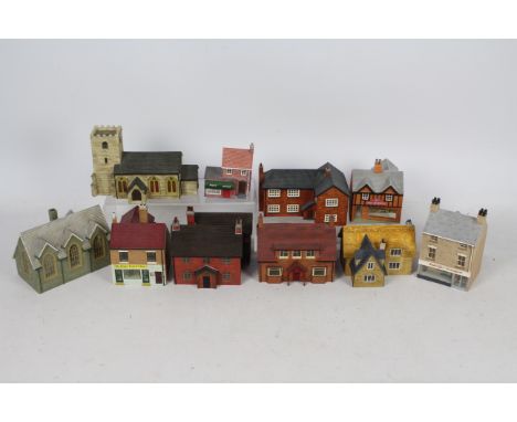 Hornby - Skaledale - A collection of 10 buildings in OO scale including Post Office, The King's Head Pub, a Church and other 