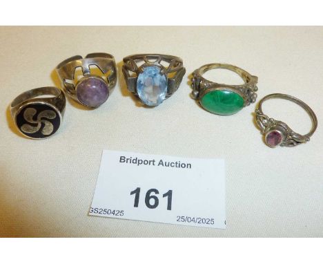 Five vintage silver rings set with various stones - some modernist 