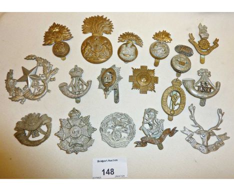Group of WW1 and WW2 UK cap badges