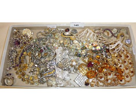 Tray of vintage costume jewellery 
