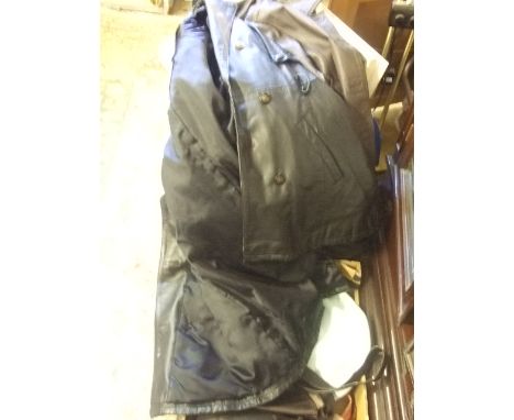 1 VINTAGE LEATHER JACKET, ONE SIZE 14,1 MEDIUM AND 4 LEATHER HANDBAGS AND 1 OTHER  