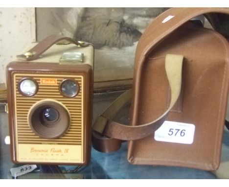 'BROWNIE FLASH 4' CAMERA BY KODAK IN CASE WITH MANUAL 