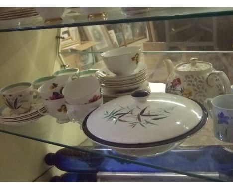 SHELF OF ASSORTED CHINA TO INCLUDE A ROYAL DOULTON BAMBOO PATTERNED SERVING DISH ( 40 + PIECES )  