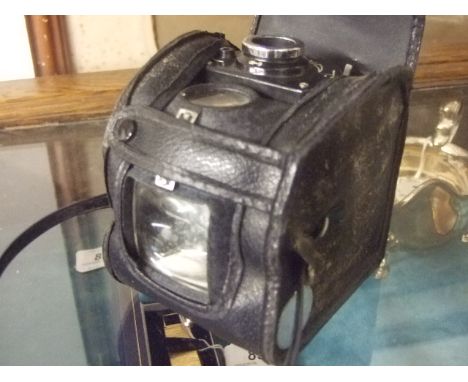 VINTAGE ' ENSIGN FUL-VUE 2' CAMERA WITH MANUAL 