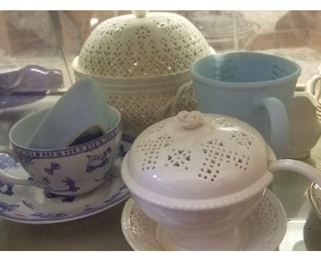 GREENS AND CO CREAM WEAR, 4 BOWLS, WEDGWOOD JUGS AND 2 BLUE PIECES PLUS 'SPODE' CUP AND SAUCER