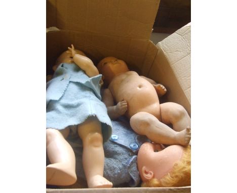 A BOX OF VINTAGE DOLLS PLUS OTHERS 